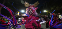 Colectivo LGBTQ+ camina en la Marcha de las Catrinas de la Ciudad de México antes de las celebraciones del Día de Muertos Colectivo LGBTQ+ camina en la Marcha de las Catrinas de la Ciudad de México antes de las celebraciones del Día de Muertos