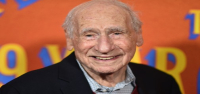 Feliz cumpleaños, hombre de 2000 años. Mel Brooks cumple 100 años.