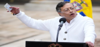 Unos 100 disidentes guerrilleros colombianos se desarmaron en el marco de conversaciones de paz con el gobierno.