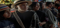 En Colombia, los jóvenes indígenas buscan proteger sus tierras. Para lograrlo, deben escapar de la violencia.