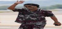 El astro brasileño Ronaldinho llega a Italia para una ceremonia en la playa tras fichar por el Ravenna, equipo de tercera división.