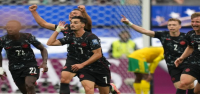 Canadá vence a Sudáfrica por 1-0 en el primer partido de eliminación directa del Mundial gracias a un gol de Stephen Eustáquio en los últimos minutos.