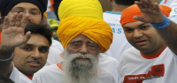 El corredor de maratón más antiguo del mundo, Fauja Singh, muere a los 114 años tras ser atropellado por un coche.