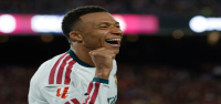 Mbappé lidera al Real Madrid a una victoria por 2-1 sobre el Barcelona en el Clásico, el Bayern vuelve a la cima en Alemania.