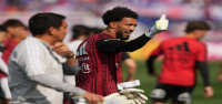 Vozinha, personalidad del Mundial, debuta como titular con Colo-Colo en un partido de la Copa Chile.