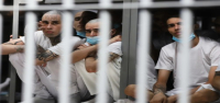 Human Rights Watch afirma que El Salvador ha detenido arbitrariamente a ciudadanos deportados de Estados Unidos.
