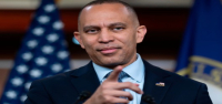 El trabajo de Jeffries se complica en la carrera por la Cámara de Representantes y la presidencia.