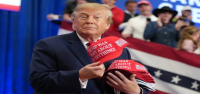 La solución de Trump para los problemas de los republicanos en las elecciones de mitad de mandato es más Trump. ¿Funcionará?