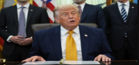 De las conversaciones de paz a Pensilvania: Trump visita las instalaciones de Mack Trucks