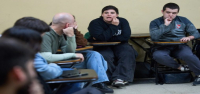 Jóvenes endeudados y sin trabajo. El plan económico de Milei golpea duro a su base electoral