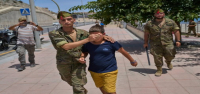 Cientos de niños migrantes se encuentran varados en Ceuta, España, tras una travesía masiva.