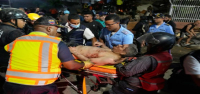 Rescatistas en Venezuela buscan personas atrapadas tras sismos que dejaron 164 muertos y 971 heridos