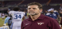 Virginia Tech despide al entrenador Brent Pry después del primer inicio de 0-3 del programa desde 1987