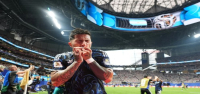 Argentina, vigente campeona del mundo, alcanza la final tras vencer a Inglaterra por 2-1.