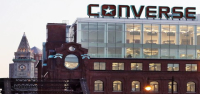 Converse se disculpa y retira el anuncio de zapatillas que, según los críticos, incluía imágenes racistas.