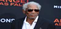 El álbum del 'entusiasta' del blues Morgan Freeman abarca 100 años del género.