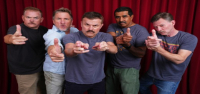 'Super Troopers' cumple 25 años: Un cuarto de siglo de bigotes y jarabe de arce, y una nueva película.