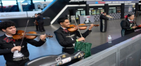 Con violines, trompetas y guitarrón, Las Vegas está formando a los educadores de mariachi del mañana.
