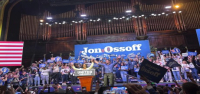 Jon Ossoff y Keisha Lance Bottoms muestran una ventaja inicial en Georgia mientras los republicanos luchan en la segunda vuelta.