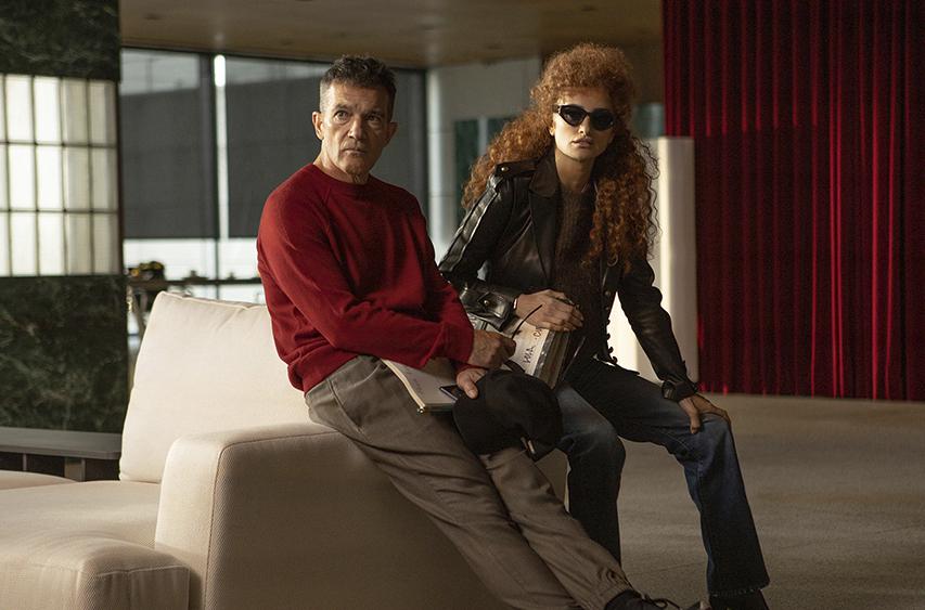 Cruz y Banderas