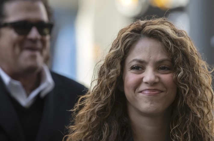 Shakira evade