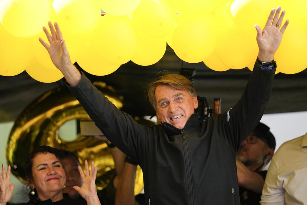 Bolsonaro forcejea
