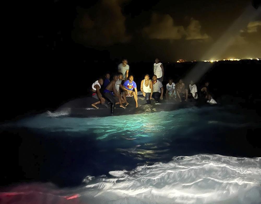 Bote con migrantes