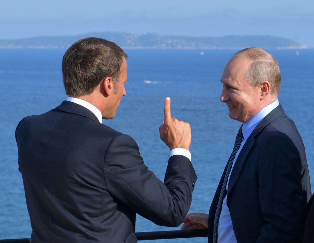 Macron1