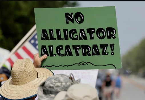 Migrantes huir