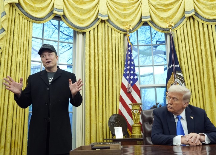 Musk recortando empleos