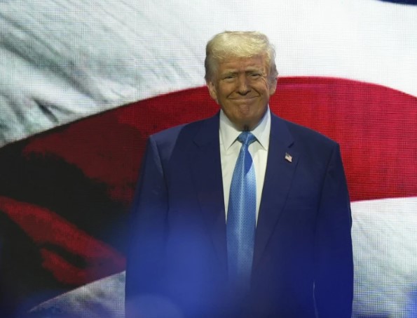 Trump firma