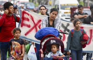 300 migrantes