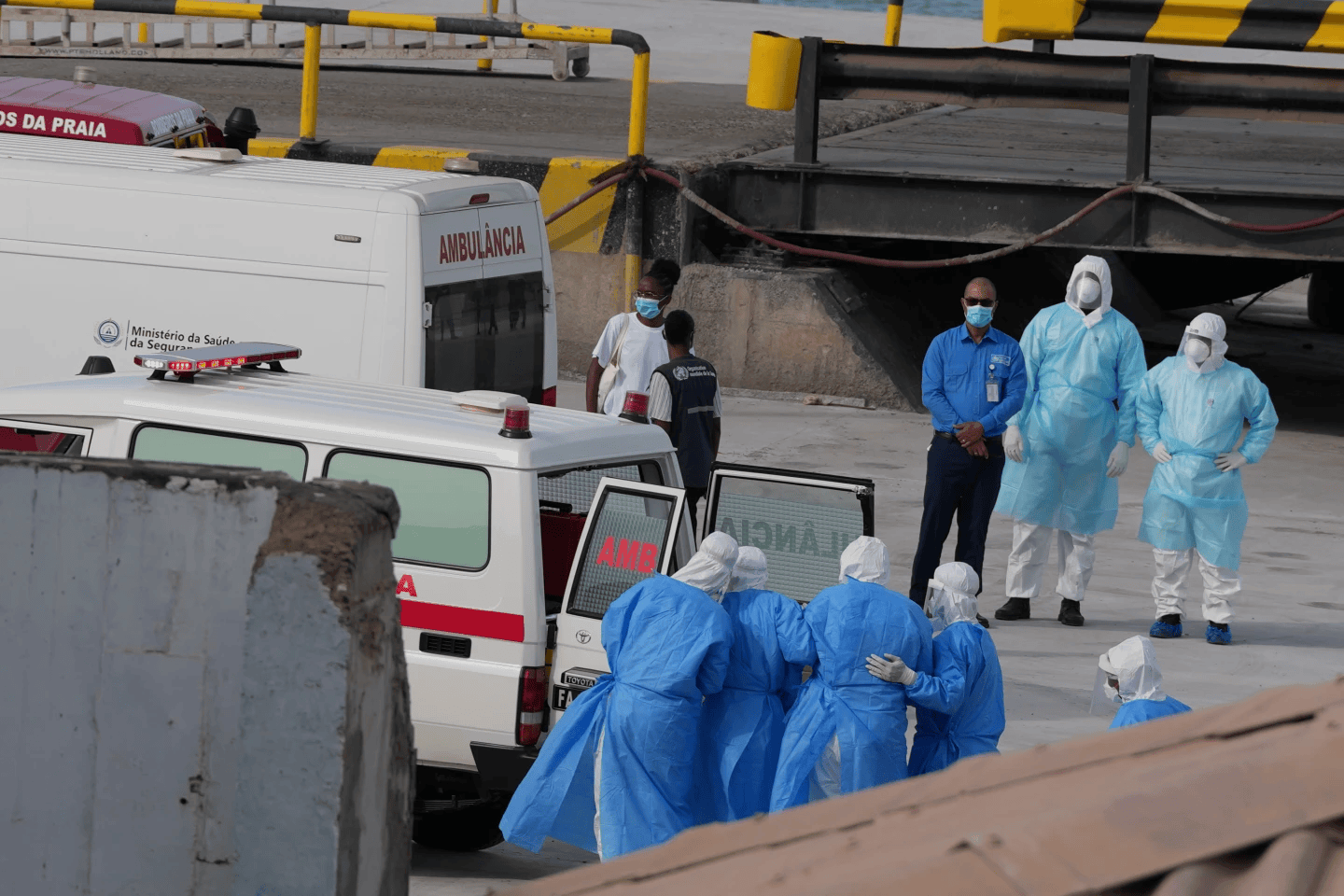 decenas de pasajeros se bajaron del crucero afectado