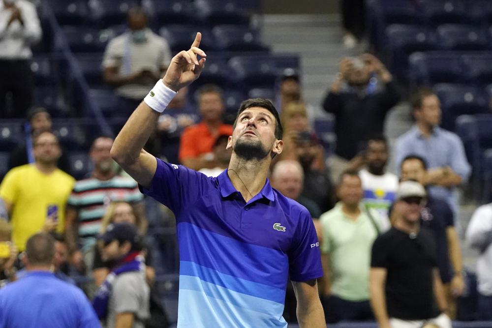 Djokovic avanza