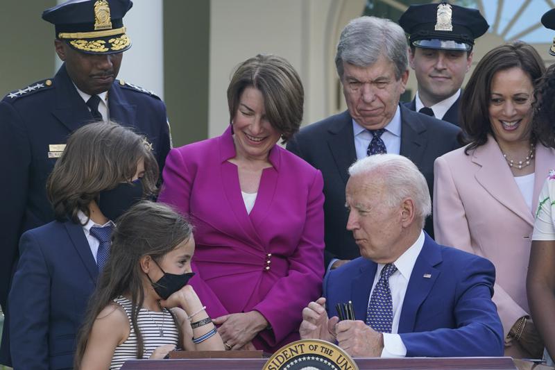 Biden promulga