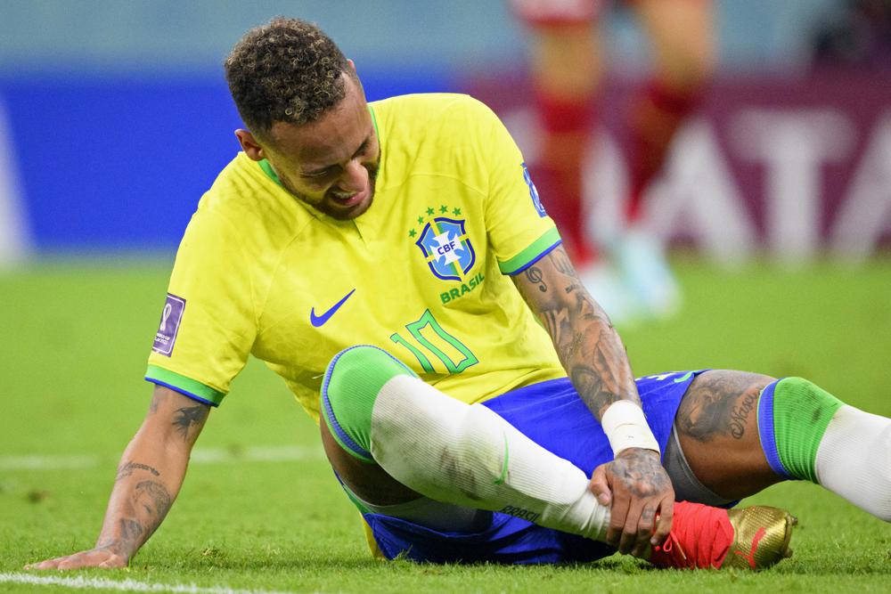 Neymar recibe