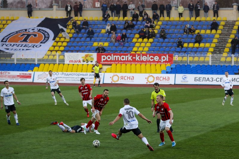 Bielorrusa pospone fútbol femenino; liga masculina continúa