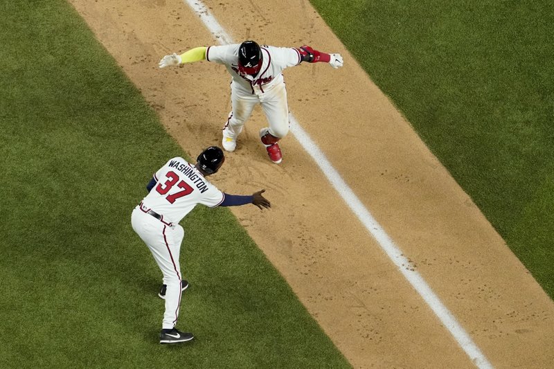 Bravos vapulean a Dodgers y están a 1 juego de Serie Mundial