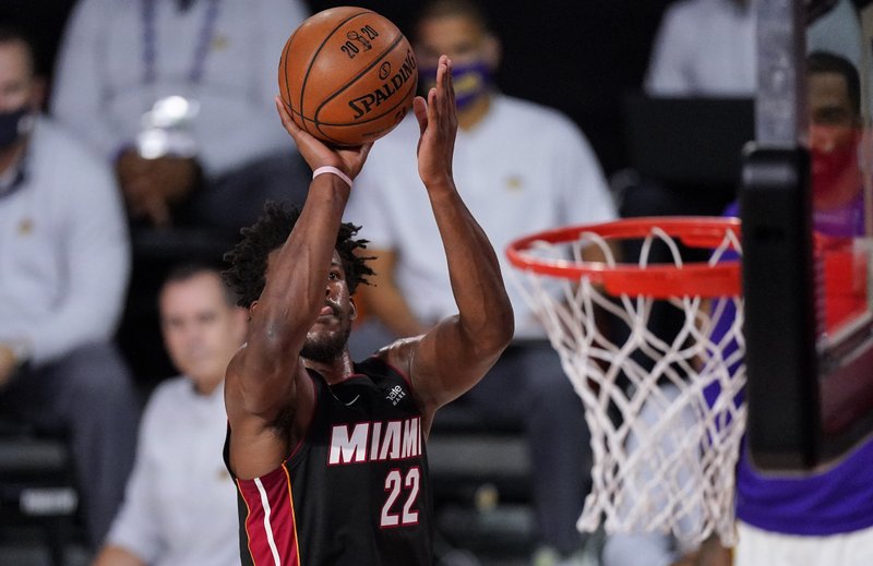 Butler y el Heat buscan empatar la Final ante Lakers