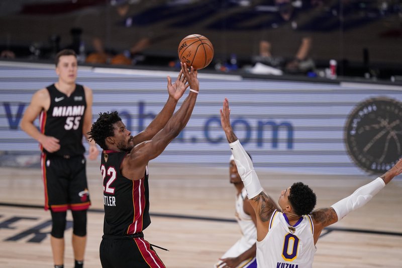 Butler se luce y el Heat recorta desventaja 2-1 ante Lakers