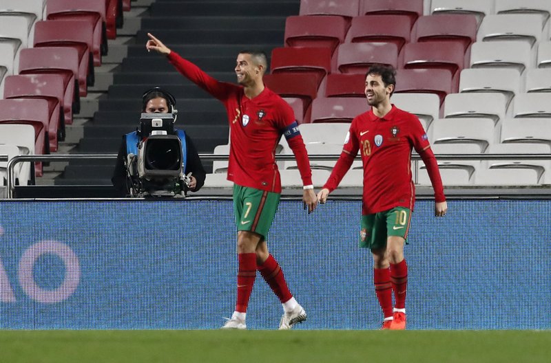 Cristiano anota, en fecha de amistosos afectados por COVID