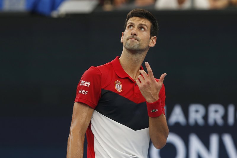 Djokovic vence a Shapovalov, Serbia pasa a semis de Copa ATP