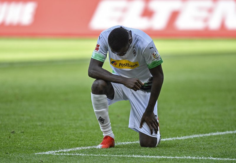 Jugadores piden ‘Justicia para George Floyd’ en Alemania