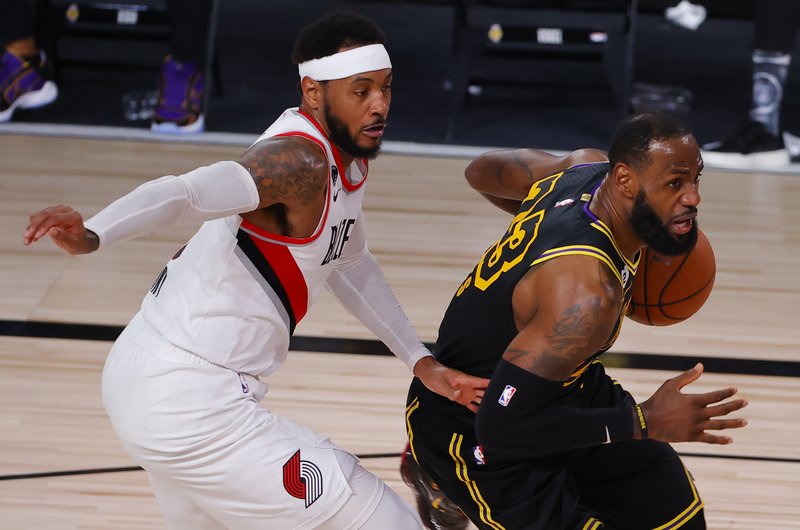 Lakers dominan a Blazers 135-115 en el Día de Kobe Bryant