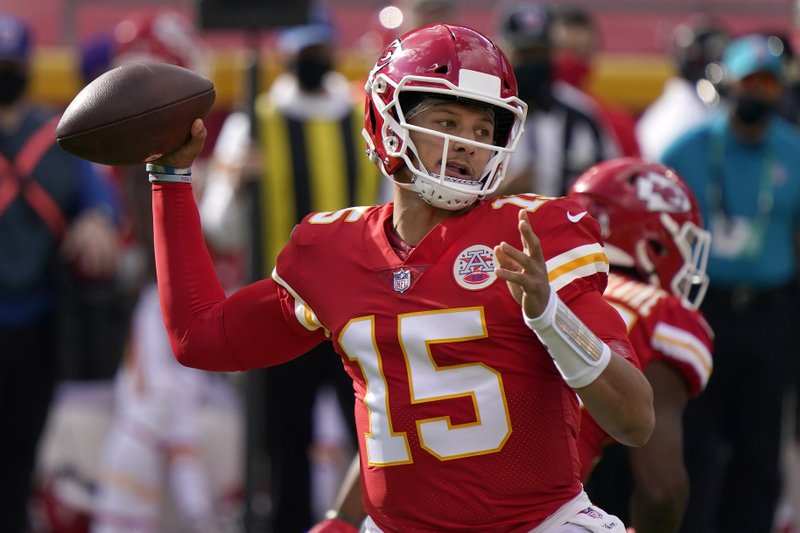 Los campeones Chiefs buscan vengar derrota ante Raiders