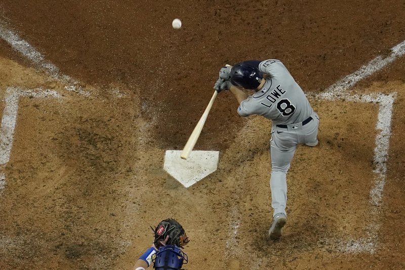 Lowe pega 2 HRs y Rays vence a Dodgers para igualar la serie