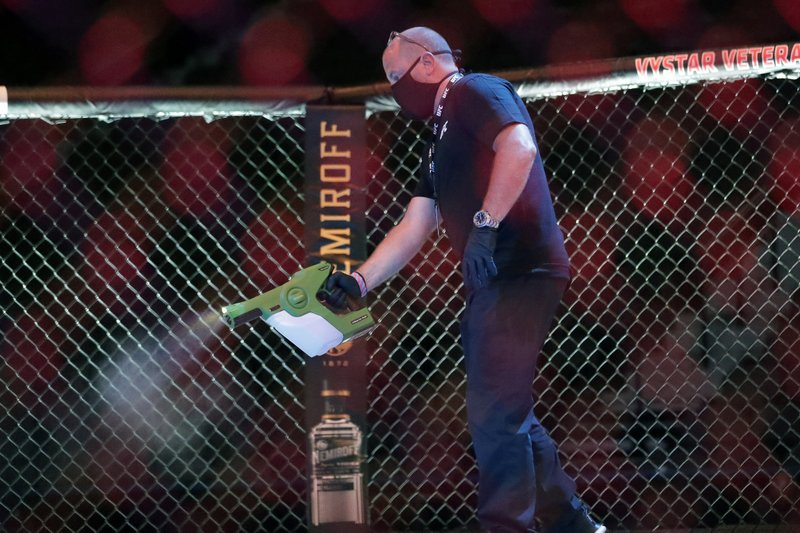Teixeira sorprende a Smith, en otra función de UFC