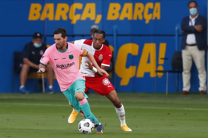 Un Barcelona distinto se estrena con Messi en la mira