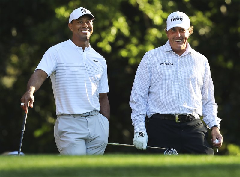Woods y Brady animan una entretenida exhibición de golf
