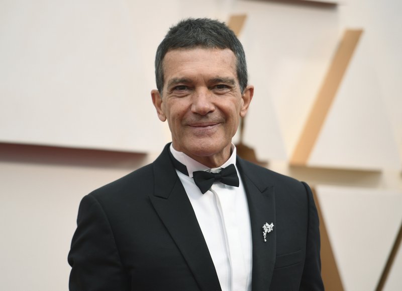 Antonio Banderas dice que tiene coronavirus